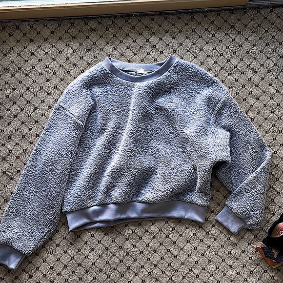 Levi’s Pullover Sherpa Sweater Size Medium - Picture 2 of 6